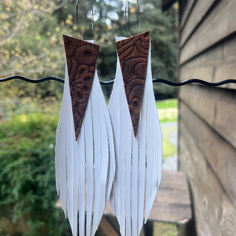 White Fringe Leather Embossed Accent Earrings Coachella Vibes NWT - Picture 3 of 8